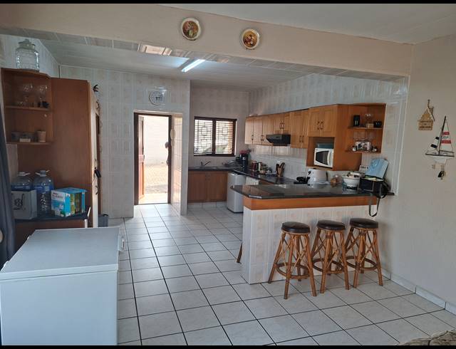 3 BEDROOM DUPLEX FOR SALE IN UVONGO BEACH